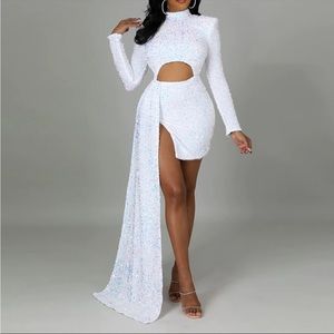 🔺SOLD🔺White sequin mini dress with split and train;